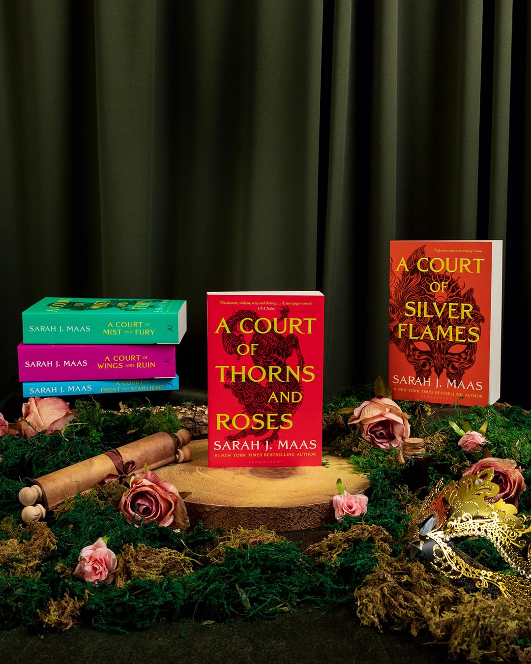 A Court of Thorns and Roses Paperback Box Set (5 books): The first five books of the hottest fantasy series and TikTok sensation