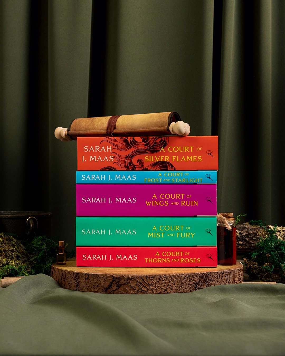 A Court of Thorns and Roses Paperback Box Set (5 books): The first five books of the hottest fantasy series and TikTok sensation