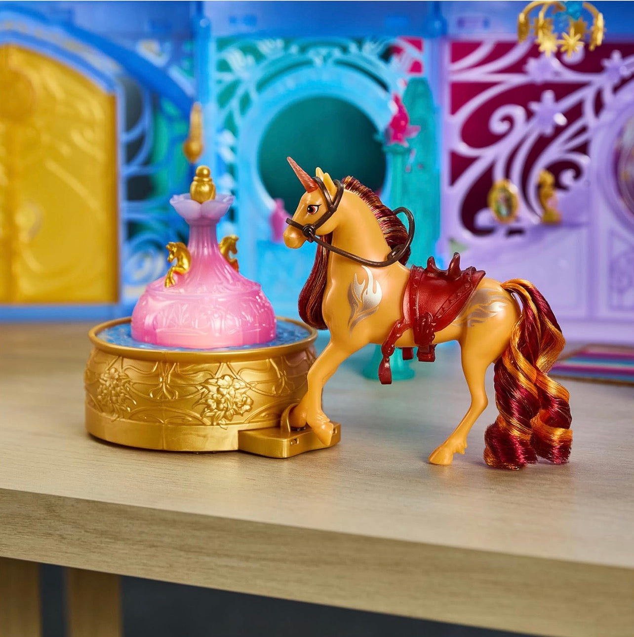 Unicorn Academy, Starglow Fountain & Stable Playset with Wildstar, Lights and Sounds, 24 Accessories, Dolls and Unicorn Toys for Girls Aged 4 and up