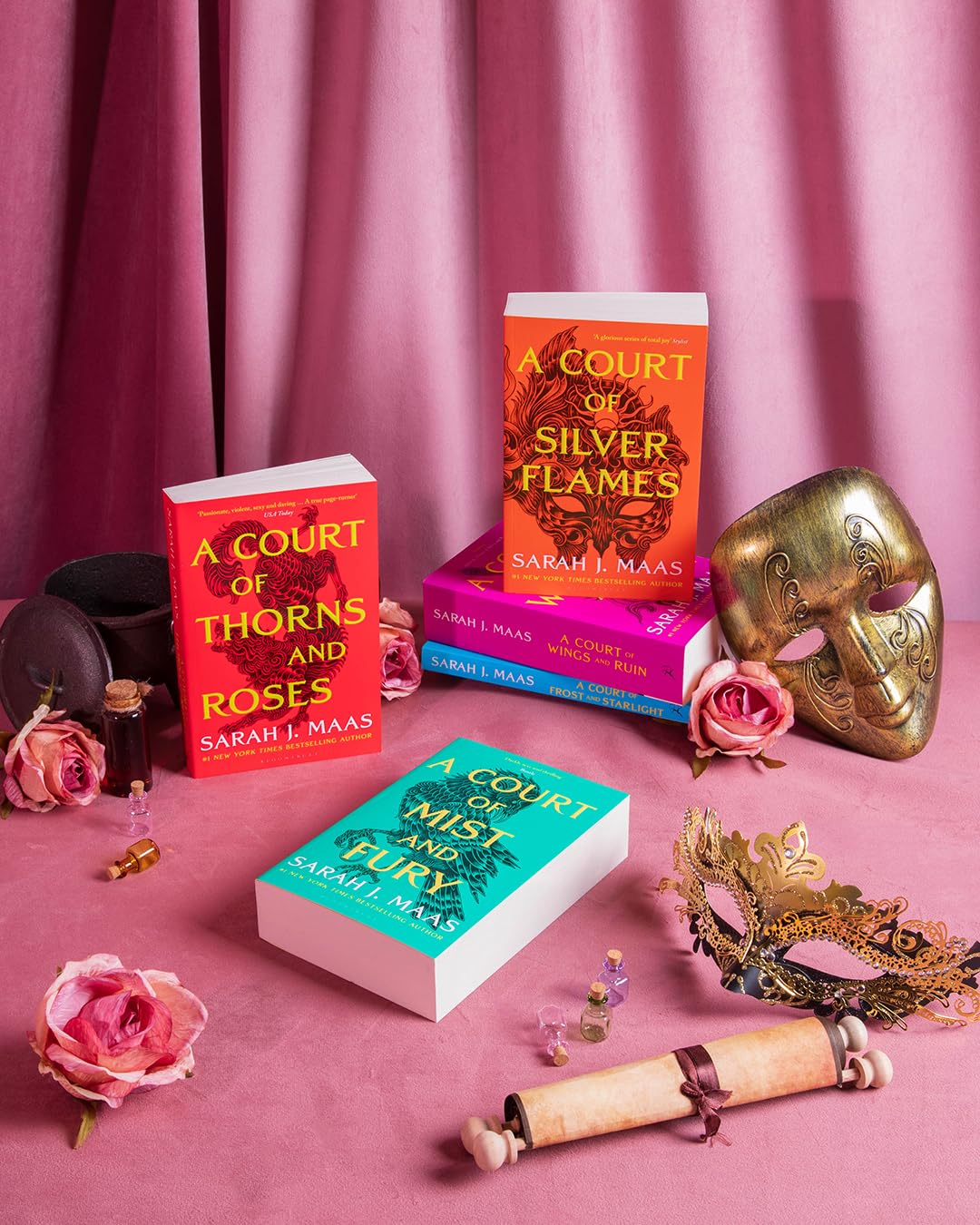 A Court of Thorns and Roses Paperback Box Set (5 books): The first five books of the hottest fantasy series and TikTok sensation